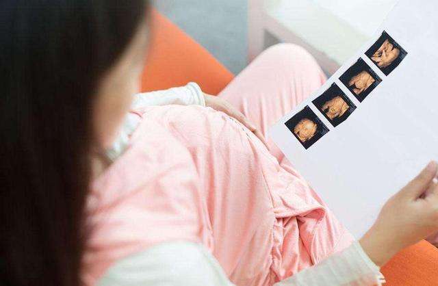 美国女子9个月内经历两次怀孕,生了两对双胞胎