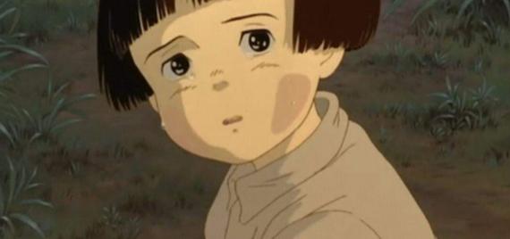 《萤火虫之墓》节子的天真烂漫,在动荡之中因为困厄一点点地凋落