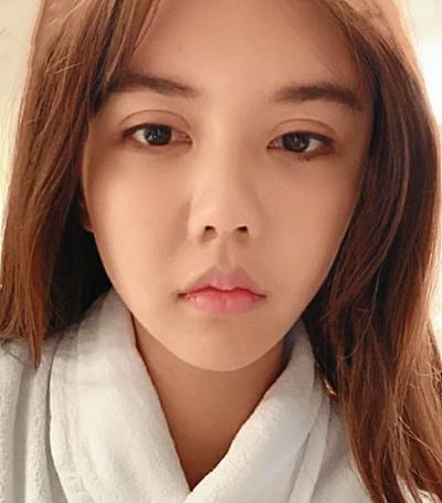 韩安冉素颜直播诉苦提到离婚崩溃大哭