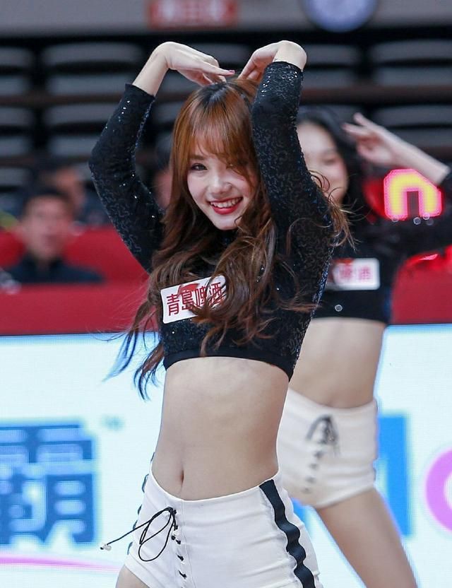 CBA拉拉队小姐姐,腰细,喜欢穿露脐装?图5,完美如菊