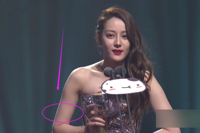 热巴关晓彤李沁终于瘦回来了,不在纠结麒麟臂后,穿抹胸裙大变样