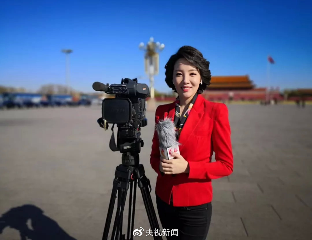 主持人大赛32岁刘妙然和25岁王嘉宁前者成熟老练后者温和睿智