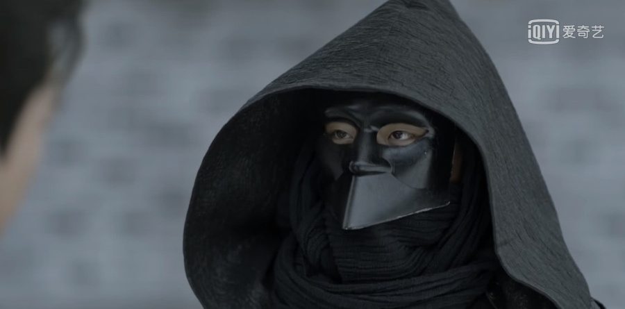 费介担心范闲安危,耍花招迷晕影子摘下他的面具,果真是老熟人