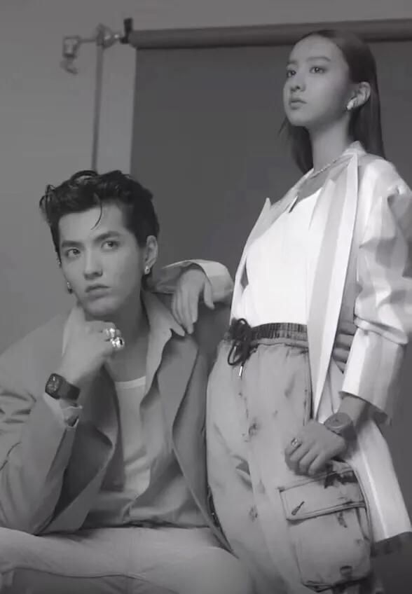 吴亦凡与木村光希合体拍大片,同穿一件风衣,效果美翻了
