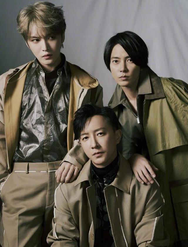 韩庚金在中山下智久合体,热炕上烤红薯喝茶的男神太接地气太帅了