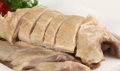 春节来临,这道口水鸭要做给家人吃,口感咸香,皮嫩