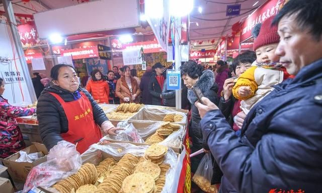 人从众，大客流！传统购物节挥发“年味”