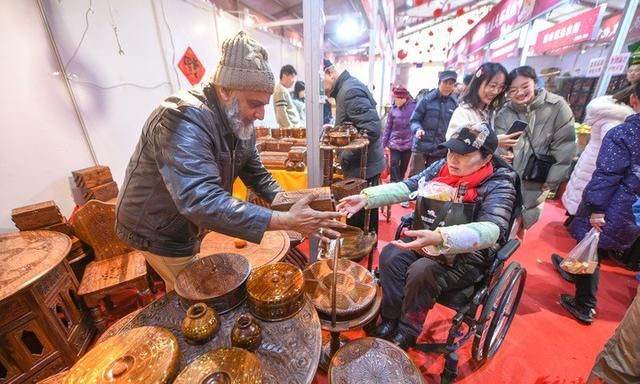 人从众，大客流！传统购物节挥发“年味”