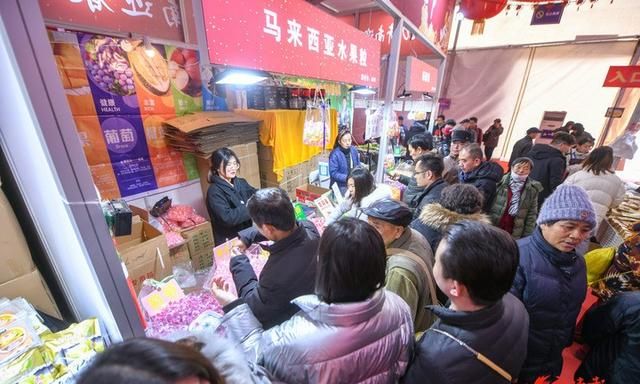 人从众，大客流！传统购物节挥发“年味”