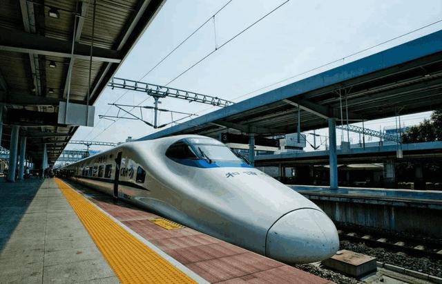 有条一天内途径7省,有体验四季的感觉|新疆|高铁|徐新_新浪新闻