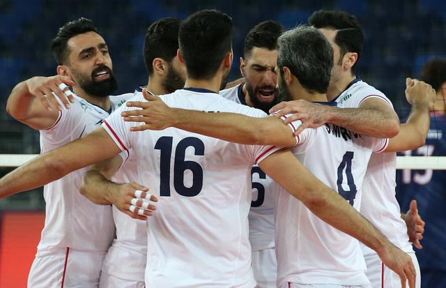 1的领先,但是此后中国男排连得4分,伊朗队发球下网,马哈莫迪扣球出界