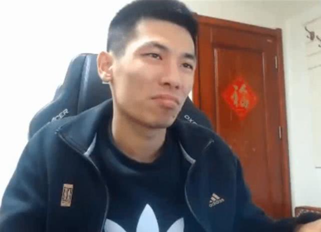 旭旭宝宝参加活动太疲劳直播时突然睡着粉丝误以为是猝死