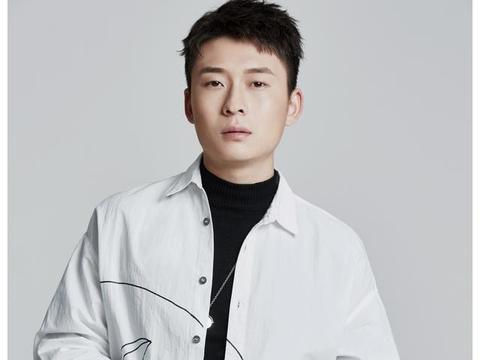 柏松最新单曲《寻常岁月诗》今日上线 用温情歌声诉说岁月静好|寻常岁月诗|柏松|歌声_新浪新闻