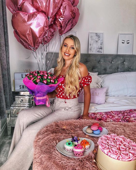 英国网红贴华丽起床照,眼尖网友发现猫腻,感觉智商被侮辱遭炮轰