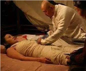 古代皇帝都是拥有后宫佳丽三千的,当然这只是一个后宫女性数字,其实