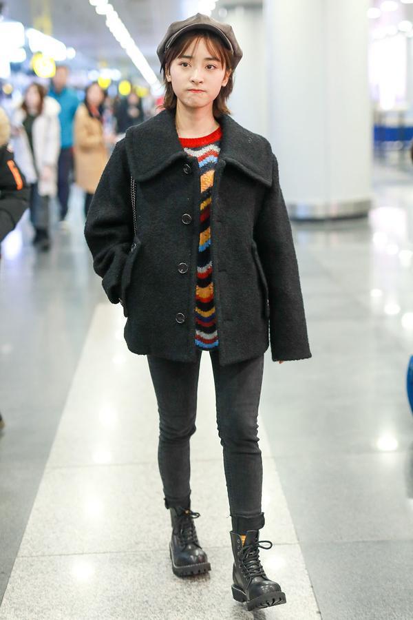 衣品不行靠脸撑,沈月全黑穿搭亮相,五五分身材一眼望到底