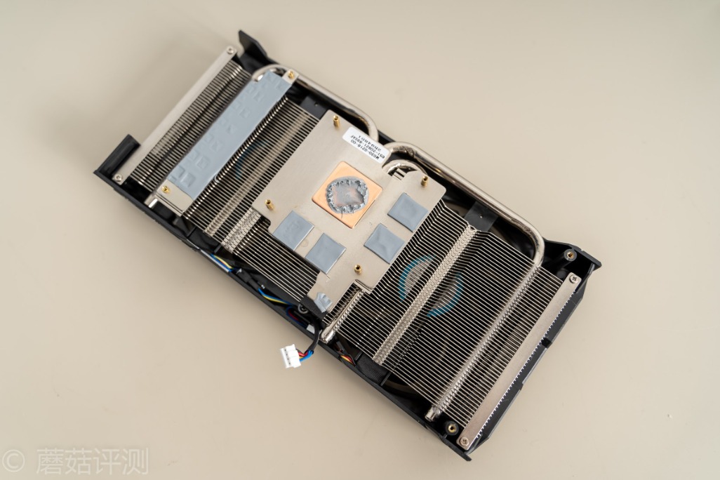 内部做工用料完全越级蓝宝石rx5500xt白金版oc显卡拆解