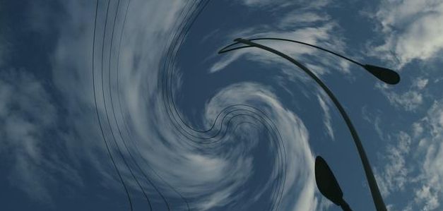 恶媳妇把瞎婆婆拖到山上等死,一阵风吹过,婆婆复明,她却瞎了