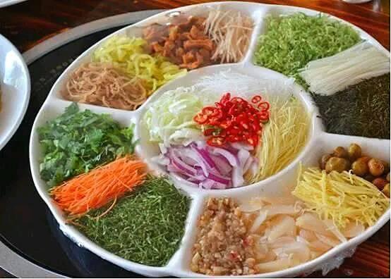 两广人的生鱼片,看着与日本刺身并不像,你更喜欢哪里的鱼生?