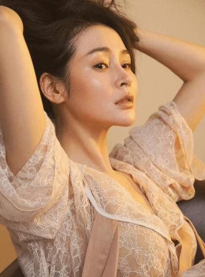 曾放弃保送名额从艺,31岁大器晚成,后闪婚