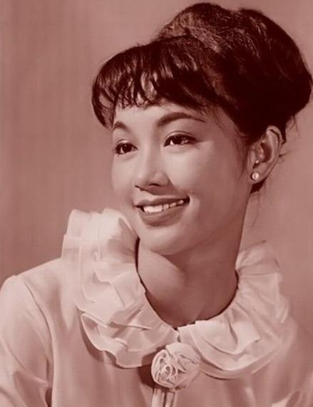 他背叛郑佩佩,让才女亦舒下跪求复合,最后却娶了tvb艳星恬妮