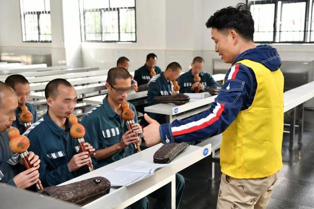 深圳监狱服刑人员迎来"期末考",网友:想起被考试支配的恐惧