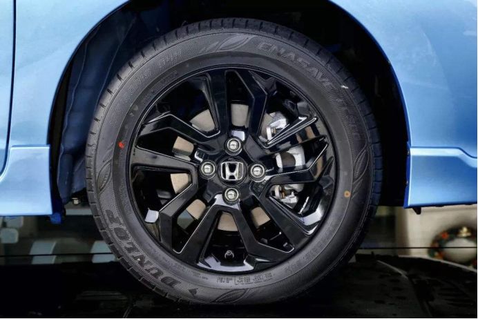 买新车先别急着交钱 看看这几个地方 都是猫腻和深坑