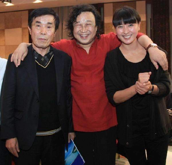 72岁何庆魁,人胖了一圈!每年清明节,都去高秀敏墓前哭灵!