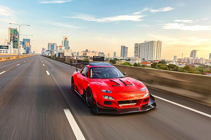 改装版1993红色马自达rx7完美的无懈可击