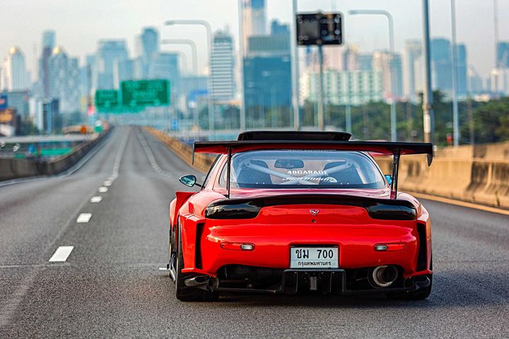 改装版1993红色马自达rx7完美的无懈可击