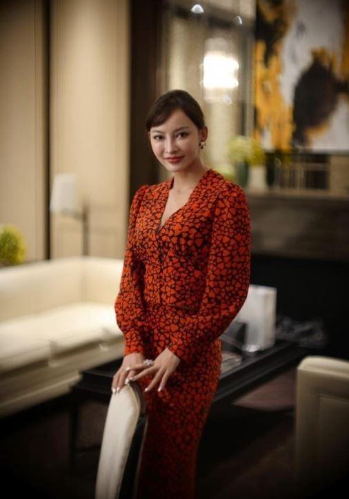 而且张利华还被指很拜金,在社交网站上晒出的照片也都是各种环游世界