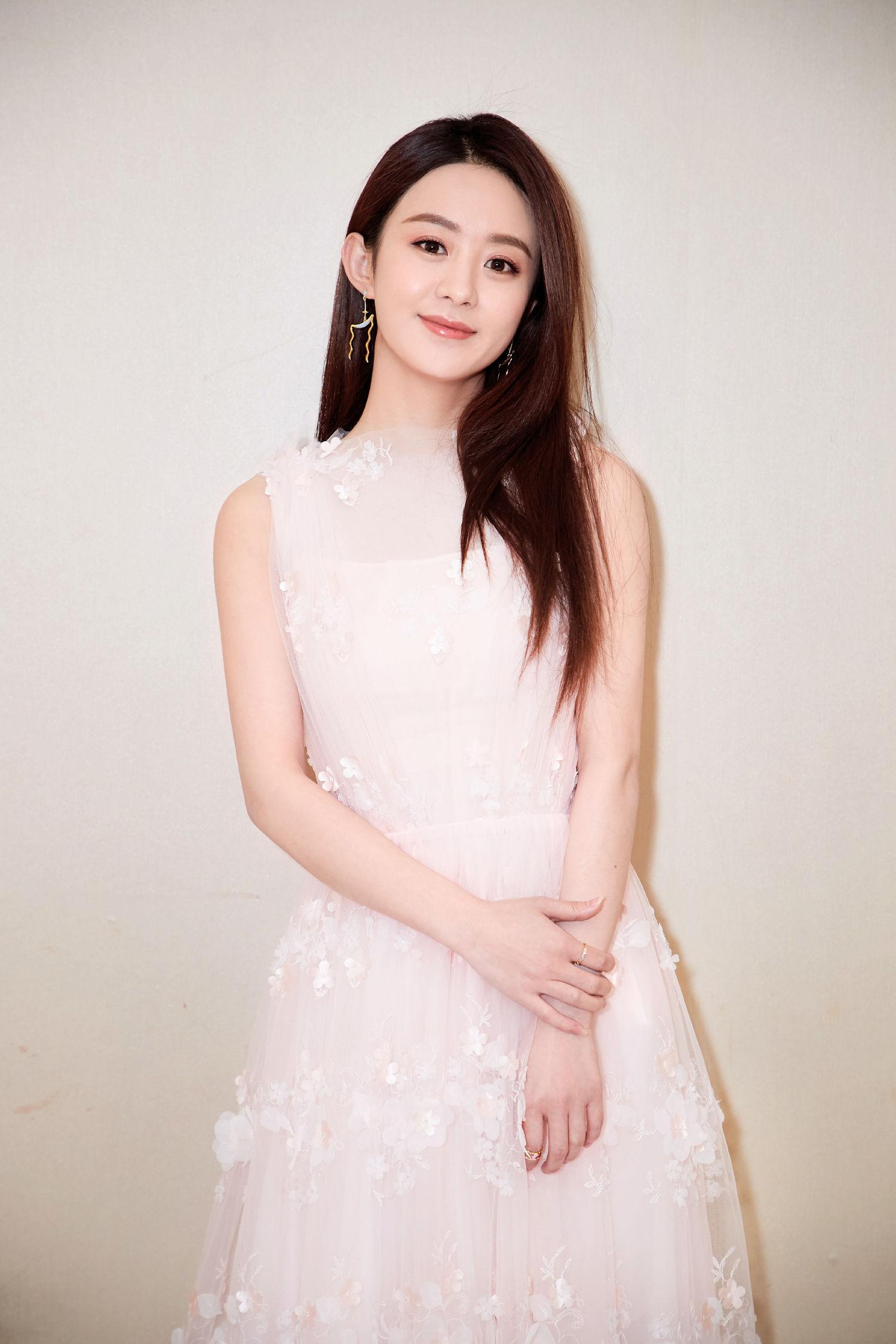 赵丽颖腹肌逆天,坚持练瑜伽,你也能拥有同款腹肌