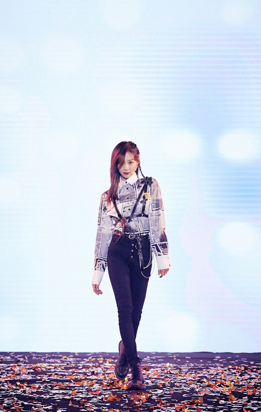 青年歌手李子璇亮相盛典 荣获年度最具潮流潜力艺人奖