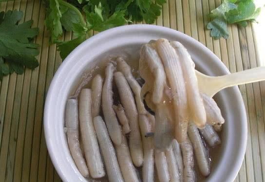 福建人用“蚯蚓”做的“土笋冻”，相传是郑成功发明的美食