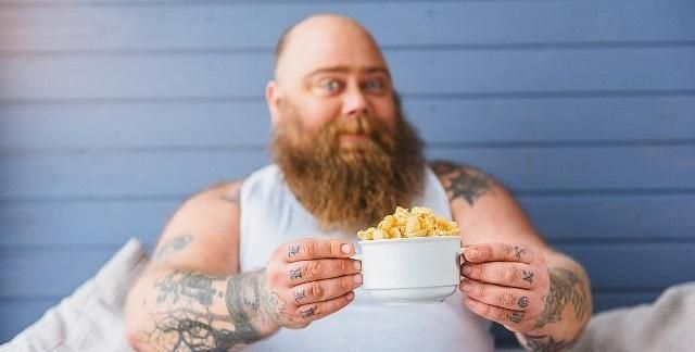 最新"中年油腻男"标准出炉,条条扎心,多数人可能还乐在其中