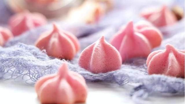 教你做粉红色的溶豆,半个火龙果加奶粉,一出锅就被圈粉了