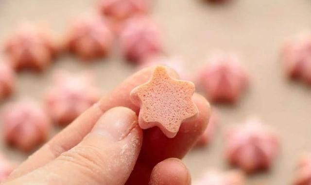 教你做粉红色的溶豆,半个火龙果加奶粉,一出锅就被圈粉了