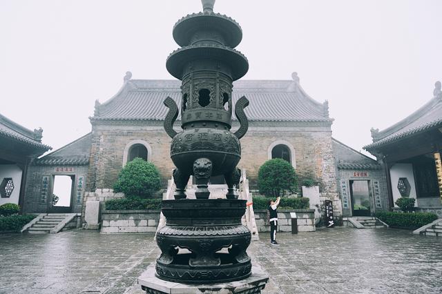 重建后的建筑又灵官殿,太元宝殿,藏经楼,二圣殿等建筑,建筑清一色的