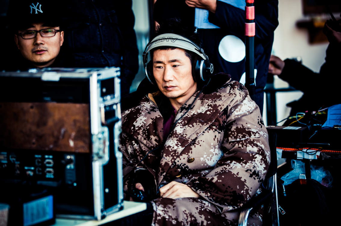 2006年参与拍摄微电影(那时叫网络短片),2008年组建郑云工作室,至2015