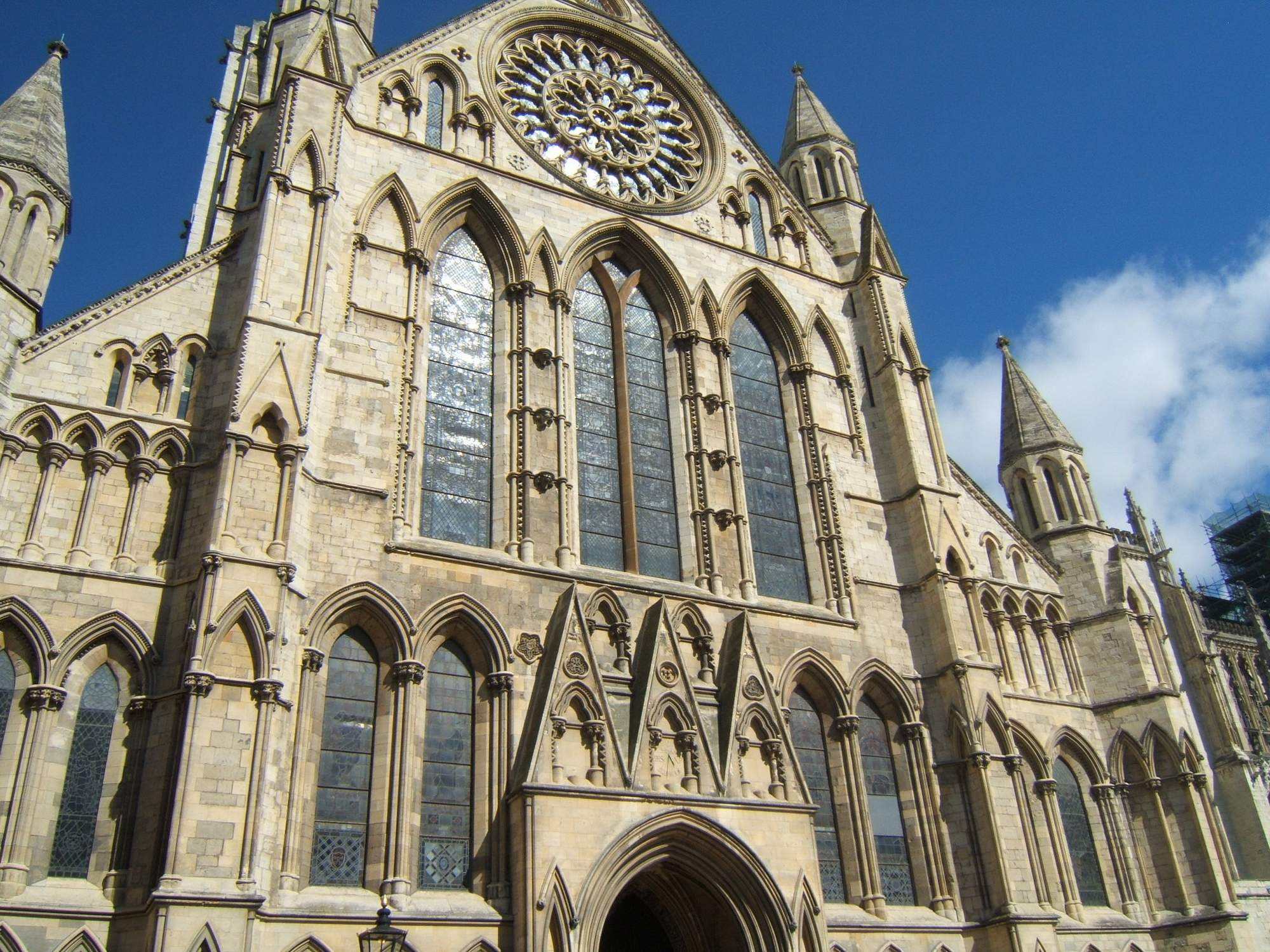 因举办稀奇古怪赛事名声大噪 吸引众多游客前往|约克大教堂|英格兰