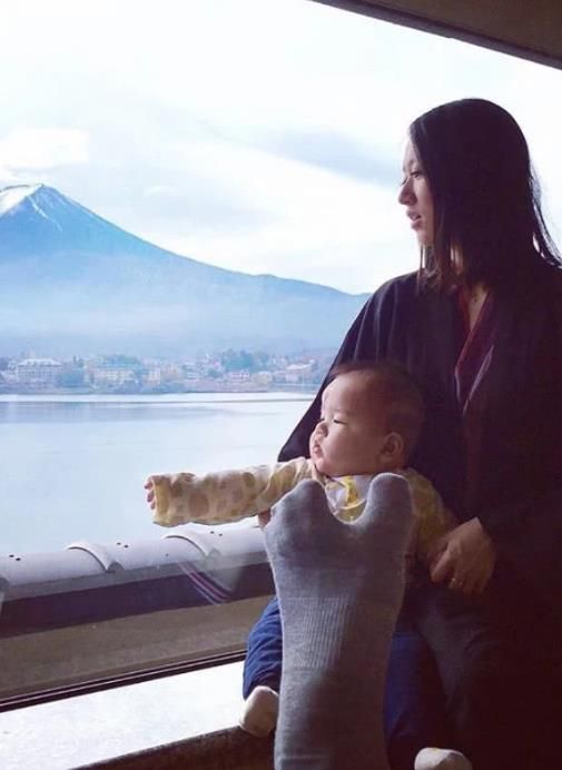 先是媒体拍到郝云跟神秘女子出轨,接着遭妻子控诉家暴,但是郝云否认