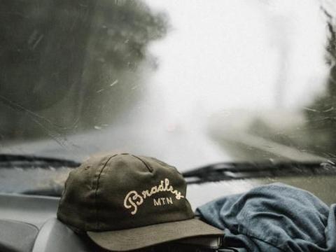 车辆的<em>前</em><em>挡</em><em>玻璃</em><em>雨刮</em>总是刮不干净，这是怎么回事呢？