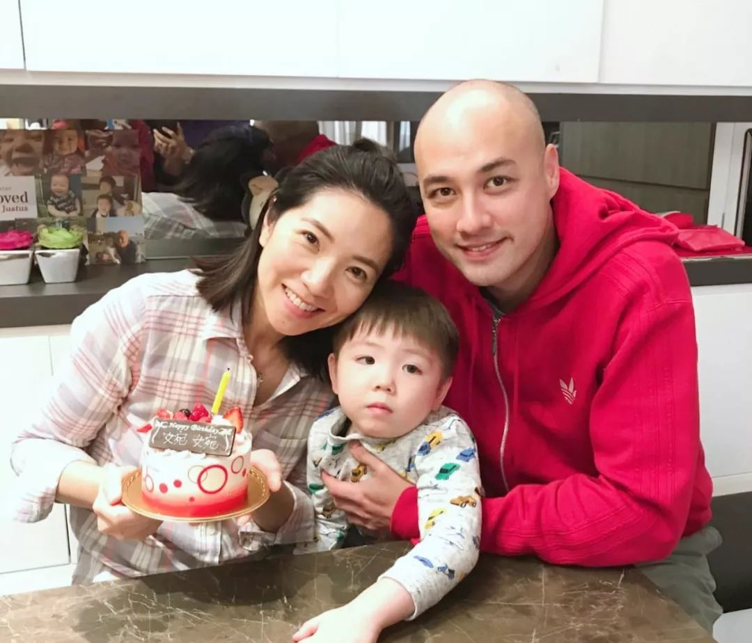 【婆媳关系好好】车婉婉孖老爷奶奶影全家福 2岁bbq表情网民爆笑