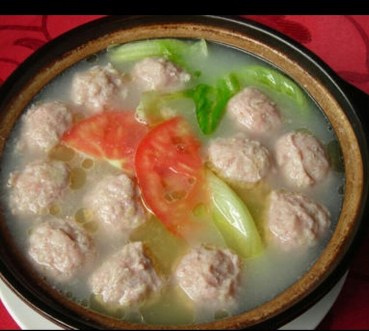 只需要这几步,一道热乎乎的砂锅丸子汤,就可以上桌了,不复杂吧