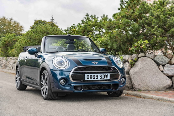 百公里综合油耗5.6L，新MINI CABRIO Sidewalk限量版即将亮相