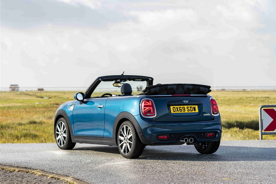 百公里综合油耗5.6L，新MINI CABRIO Sidewalk限量版即将亮相