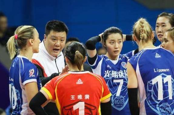 天津女排又传捷报，3:1大连返，照亮第12个冠军之夜！