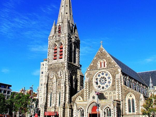 世界上最“无奈”的国家,房子被中国人买走,当地人却无房可住