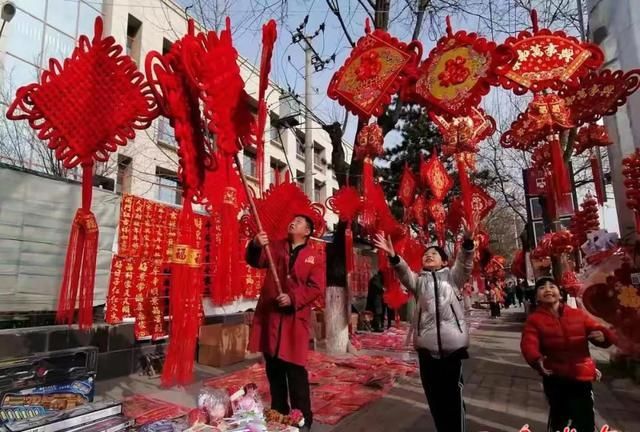 西峰城管为市民打造“10分钟生活购物圈”