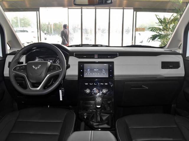 绝对是你致富路上的好帮手，五菱宏光PLUS了解一下